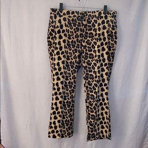 Zara Leopard Print cropped Trousers